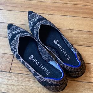 GUC Rothy’s metallic gold/black point.